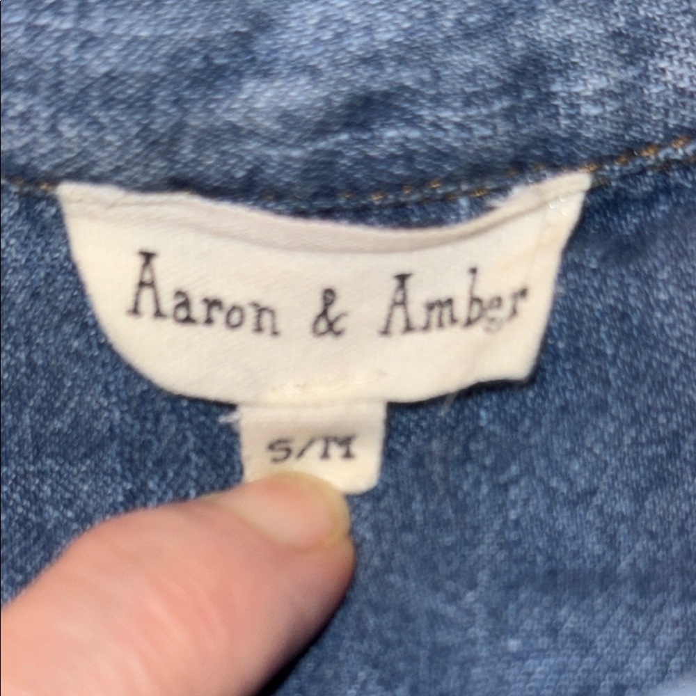 🌺Aaron & Amber Fringe Hem Denim Shirt - Picture 4 of 6